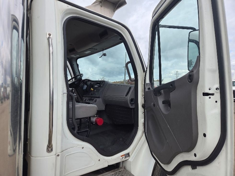 Refrigerated Truck-Light and Medium Duty Trucks-Freightliner-2022-M2-Jackson-MI-193,321\n\t\tmiles-$ 70,000 - Image 20