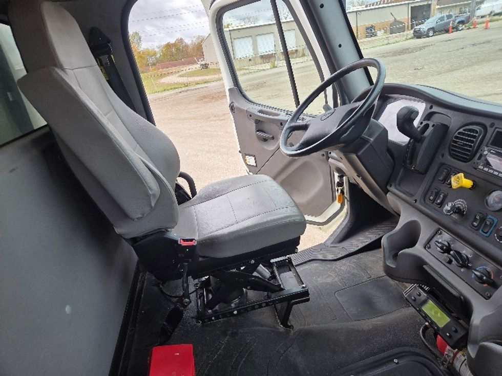 Refrigerated Truck-Light and Medium Duty Trucks-Freightliner-2022-M2-Jackson-MI-193,321\n\t\tmiles-$ 70,000 - Image 22