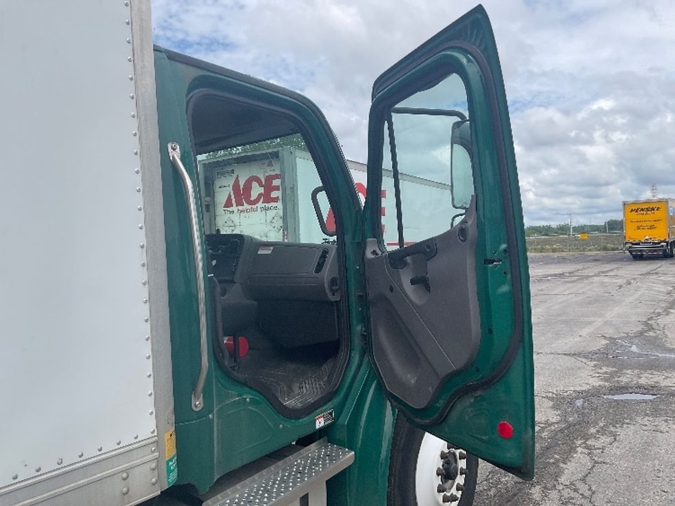 Refrigerated Truck-Light and Medium Duty Trucks-Freightliner-2022-M2-Kansas City-MO-151,786\n\t\tmiles-$ 65,500 - Image 17