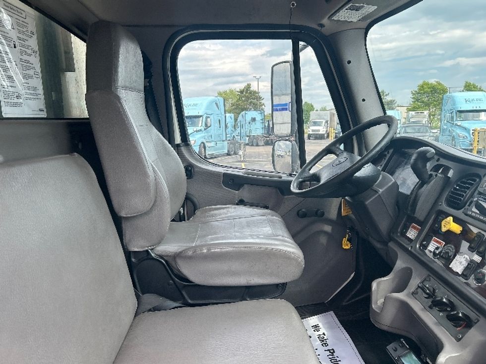 Refrigerated Truck-Light and Medium Duty Trucks-Freightliner-2022-M2-La Porte-IN-254,634\n\t\tmiles-$ 55,750 - Image 22