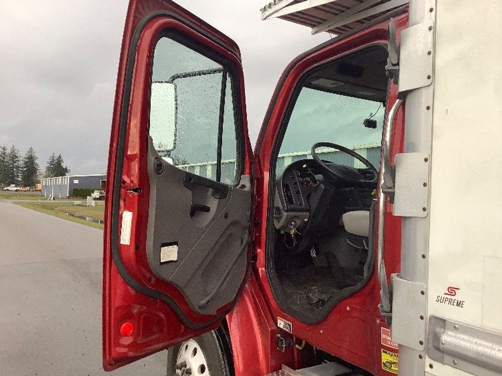 Refrigerated Truck-Light and Medium Duty Trucks-Freightliner-2022-M2-Lacey-WA-130,428\n\t\tmiles-$ 91,000 - Image 16