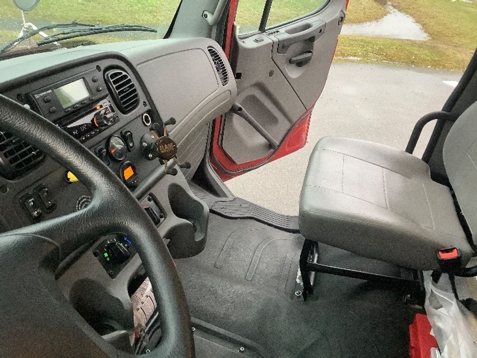 Refrigerated Truck-Light and Medium Duty Trucks-Freightliner-2022-M2-Lacey-WA-130,428\n\t\tmiles-$ 91,000 - Image 19