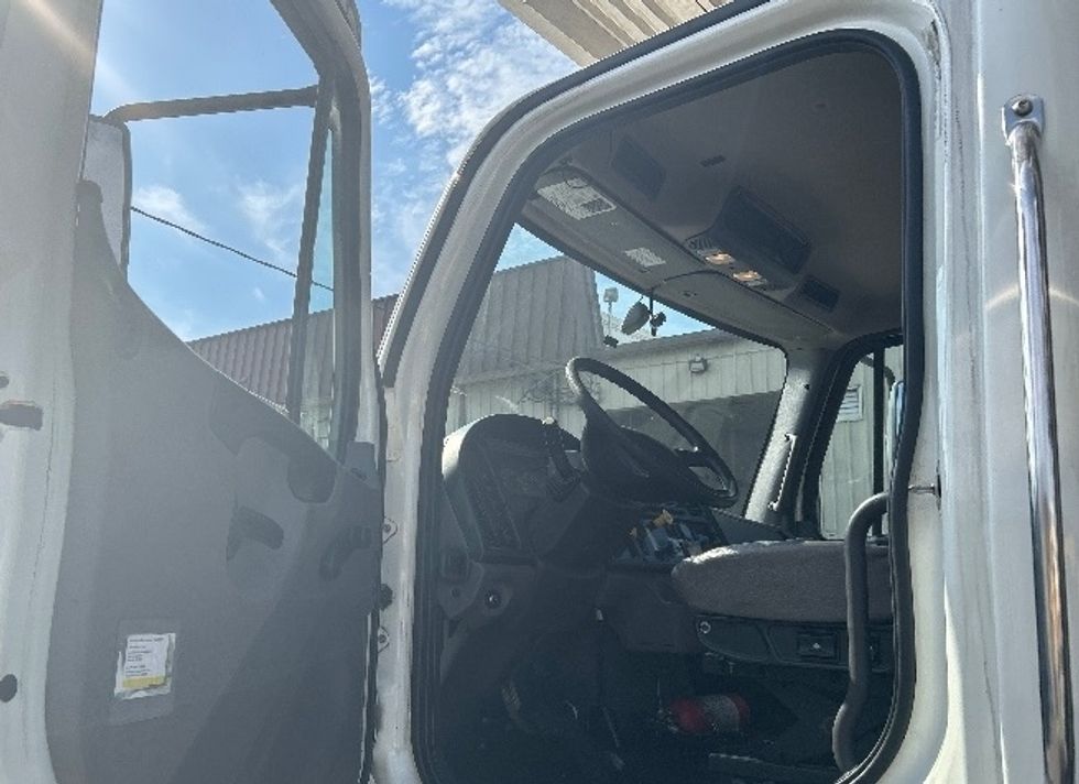 Refrigerated Truck-Light and Medium Duty Trucks-Freightliner-2022-M2-Madison-AL-291,101\n\t\tmiles-$ 55,500 - Image 16