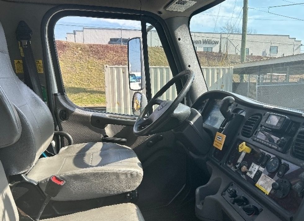Refrigerated Truck-Light and Medium Duty Trucks-Freightliner-2022-M2-Madison-AL-291,101\n\t\tmiles-$ 55,500 - Image 22