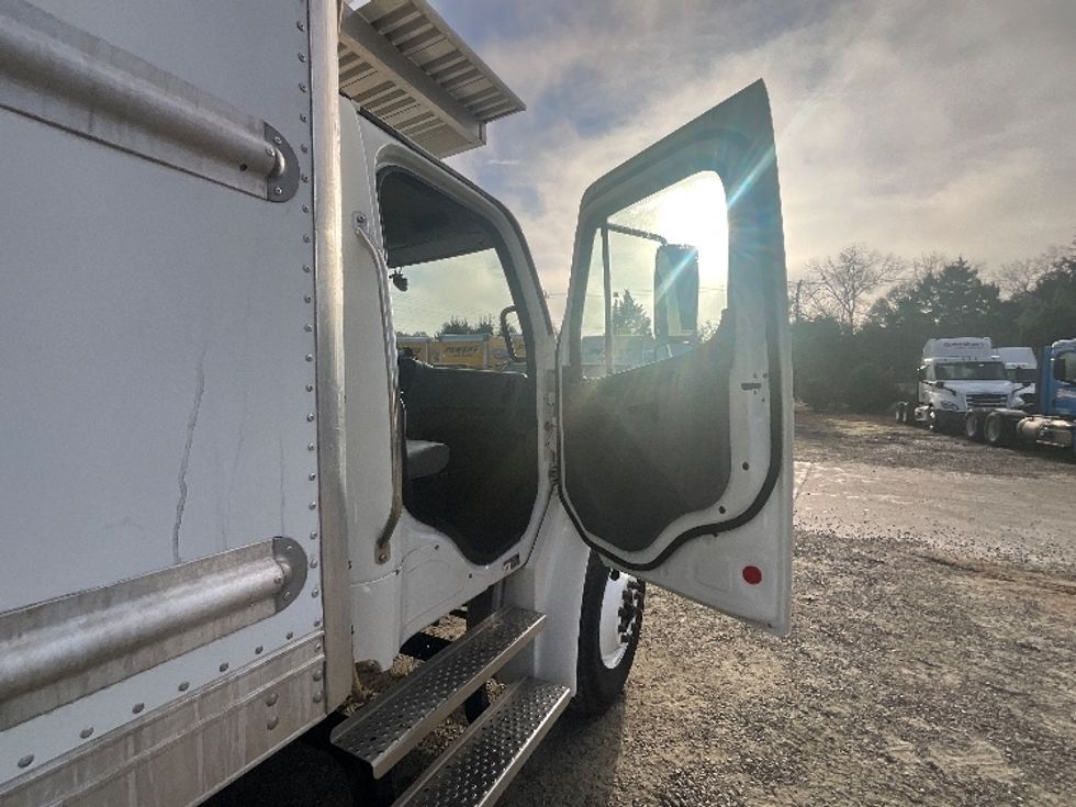 Refrigerated Truck-Light and Medium Duty Trucks-Freightliner-2022-M2-Mebane-NC-206,998\n\t\tmiles-$ 70,000 - Image 20