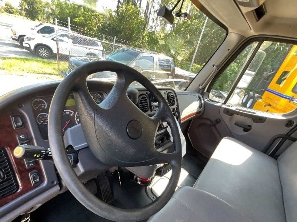 Refrigerated Truck-Light and Medium Duty Trucks-Freightliner-2022-M2-Orlando-FL-209,737\n\t\tmiles-$ 68,000 - Image 16