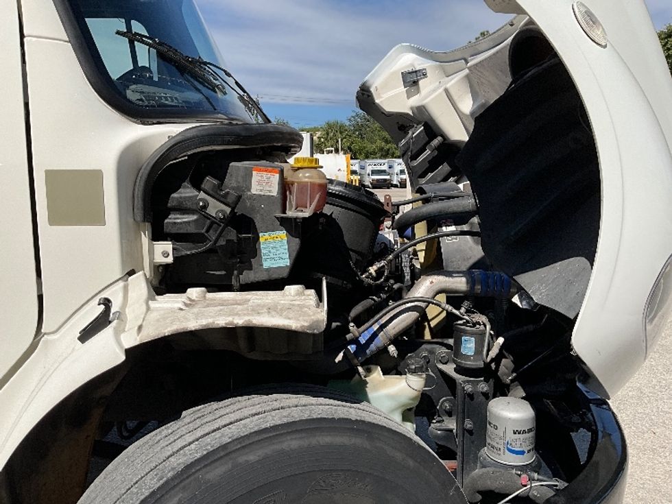 Refrigerated Truck-Light and Medium Duty Trucks-Freightliner-2022-M2-Orlando-FL-209,737\n\t\tmiles-$ 68,000 - Image 22
