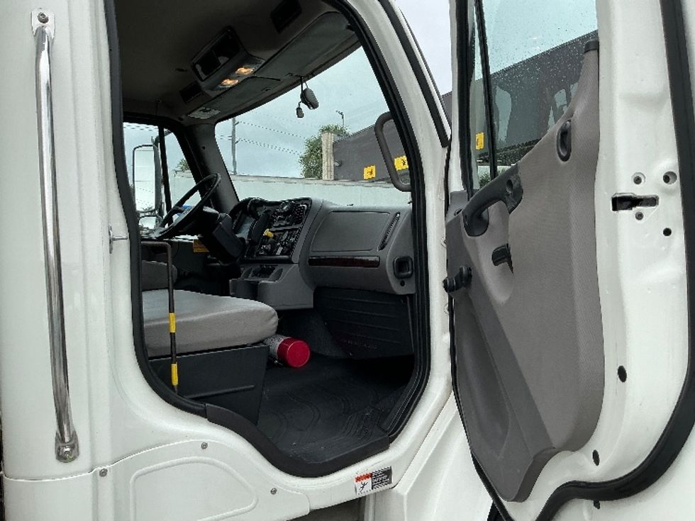Refrigerated Truck-Light and Medium Duty Trucks-Freightliner-2022-M2-Orlando-FL-245,637\n\t\tmiles-$ 61,250 - Image 20