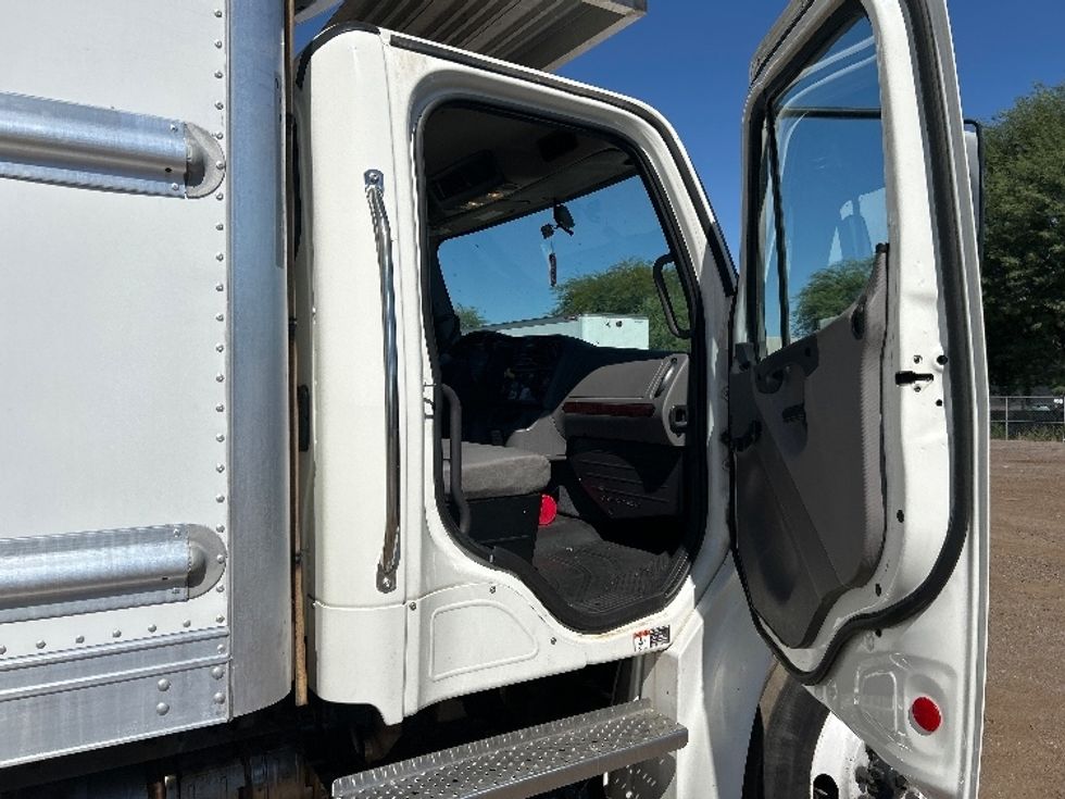 Refrigerated Truck-Light and Medium Duty Trucks-Freightliner-2022-M2-Phoenix-AZ-213,678\n\t\tmiles-$ 67,750 - Image 19