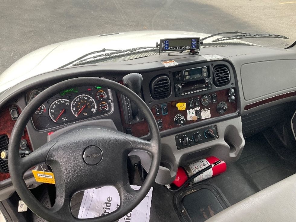 Refrigerated Truck-Light and Medium Duty Trucks-Freightliner-2022-M2-Piqua-OH-218,285\n\t\tmiles-$ 66,000 - Image 17