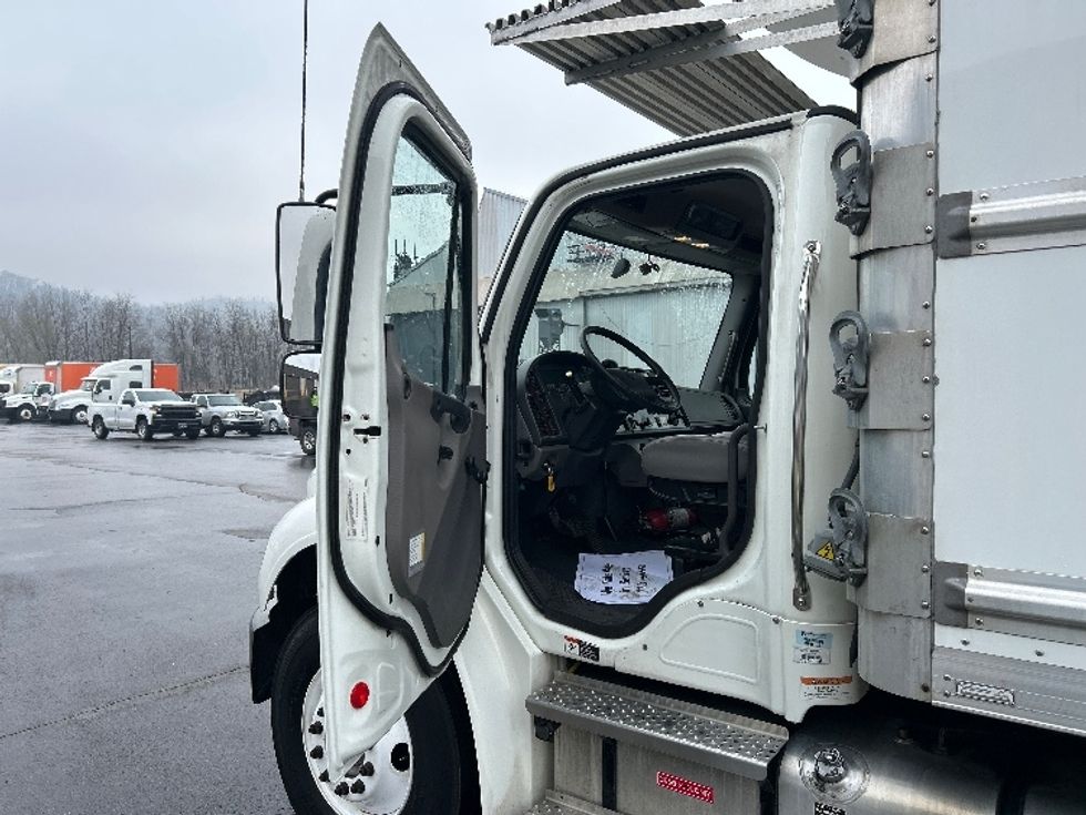 Refrigerated Truck-Light and Medium Duty Trucks-Freightliner-2022-M2-Pittsburgh-PA-222,058\n\t\tmiles-$ 62,000 - Image 16