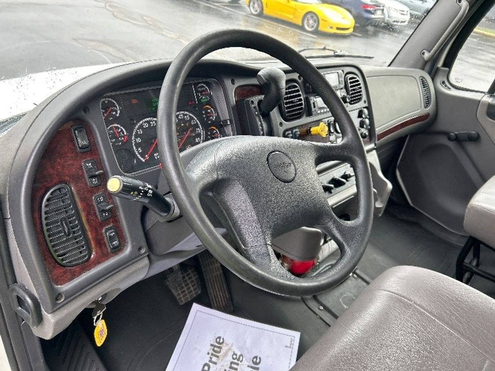Refrigerated Truck-Light and Medium Duty Trucks-Freightliner-2022-M2-Pittsburgh-PA-222,058\n\t\tmiles-$ 62,000 - Image 17