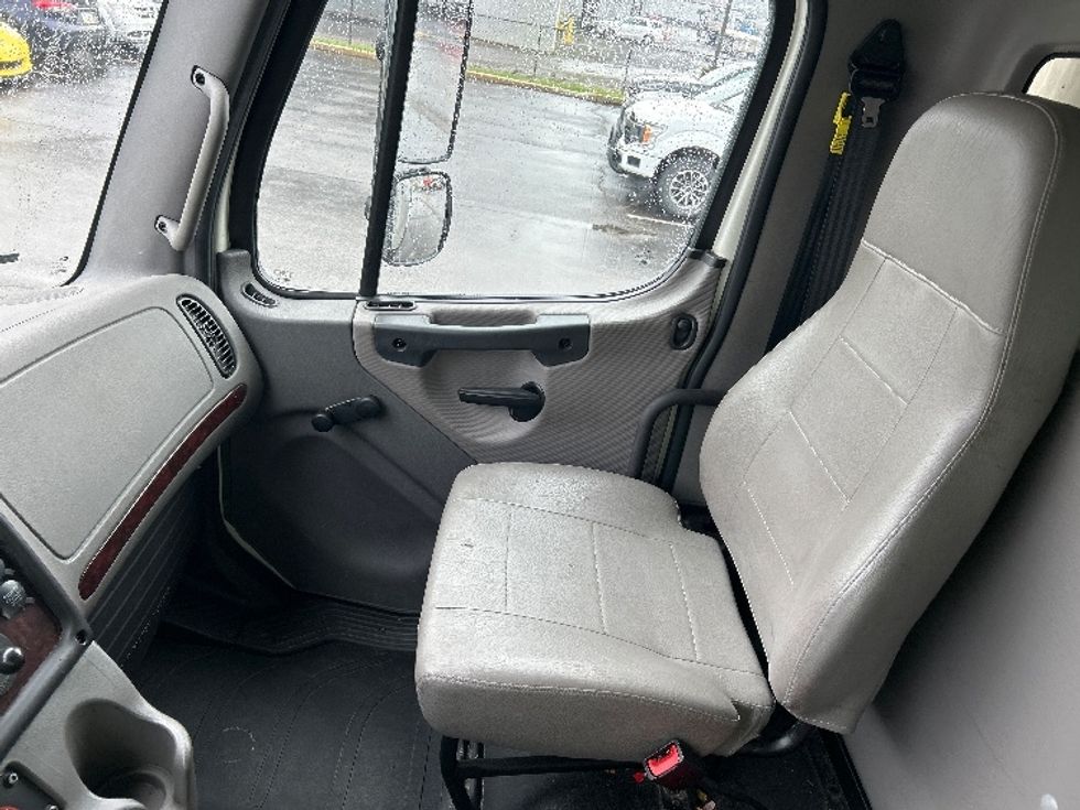 Refrigerated Truck-Light and Medium Duty Trucks-Freightliner-2022-M2-Pittsburgh-PA-222,058\n\t\tmiles-$ 62,000 - Image 19
