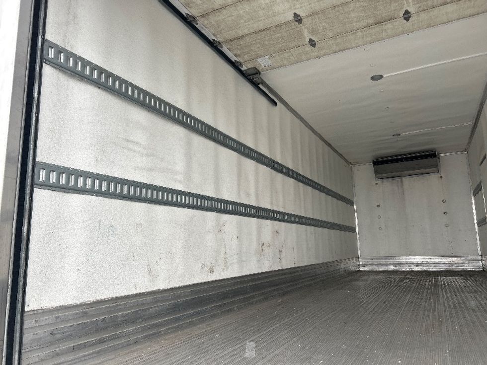 Refrigerated Truck-Light and Medium Duty Trucks-Freightliner-2022-M2-Sacramento-CA-226,560\n\t\tmiles-$ 65,750 - Image 11