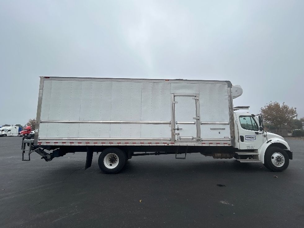 Refrigerated Truck-Light and Medium Duty Trucks-Freightliner-2022-M2-Sacramento-CA-226,560\n\t\tmiles-$ 65,750 - Image 15