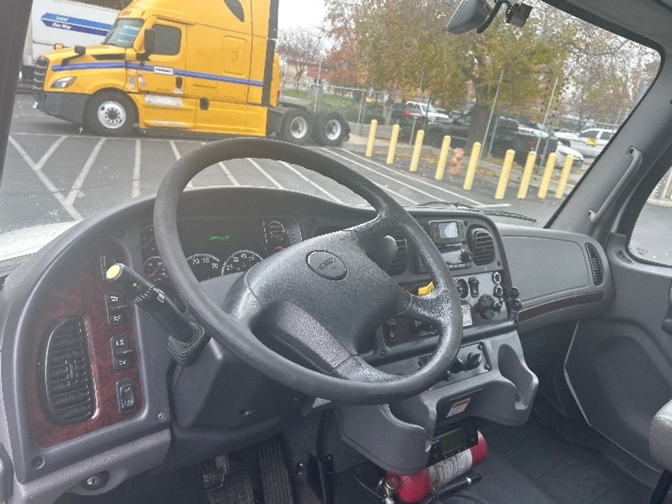 Refrigerated Truck-Light and Medium Duty Trucks-Freightliner-2022-M2-Sacramento-CA-226,560\n\t\tmiles-$ 65,750 - Image 17