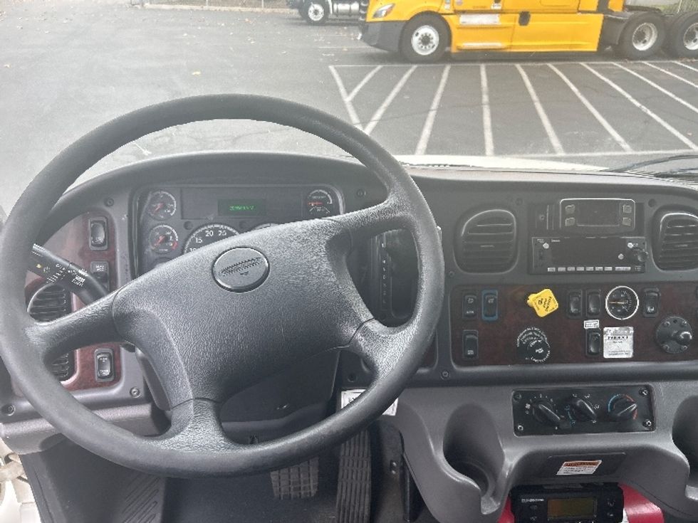 Refrigerated Truck-Light and Medium Duty Trucks-Freightliner-2022-M2-Sacramento-CA-226,560\n\t\tmiles-$ 65,750 - Image 18