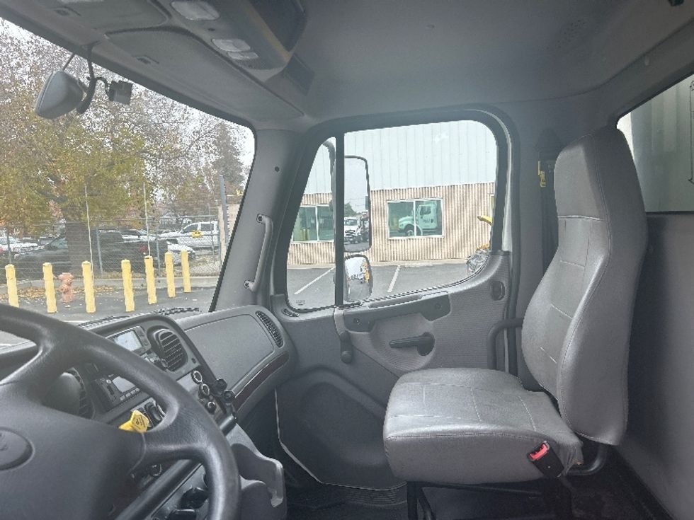 Refrigerated Truck-Light and Medium Duty Trucks-Freightliner-2022-M2-Sacramento-CA-226,560\n\t\tmiles-$ 65,750 - Image 19
