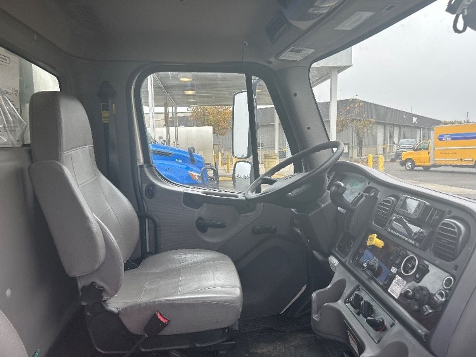 Refrigerated Truck-Light and Medium Duty Trucks-Freightliner-2022-M2-Sacramento-CA-226,560\n\t\tmiles-$ 65,750 - Image 22