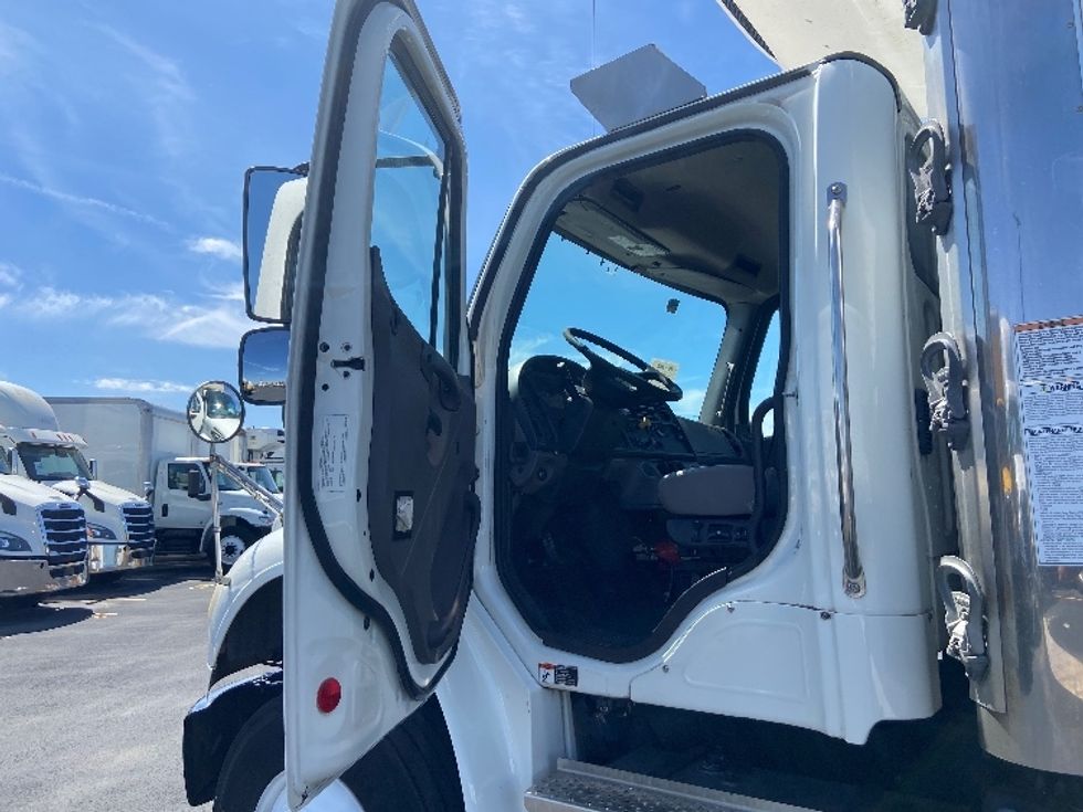 Refrigerated Truck-Light and Medium Duty Trucks-Freightliner-2022-M2-San Antonio-TX-319,546\n\t\tmiles-$ 44,750 - Image 15