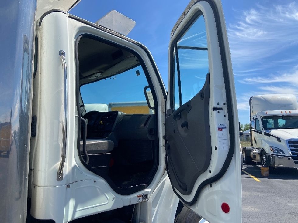 Refrigerated Truck-Light and Medium Duty Trucks-Freightliner-2022-M2-San Antonio-TX-319,546\n\t\tmiles-$ 44,750 - Image 17