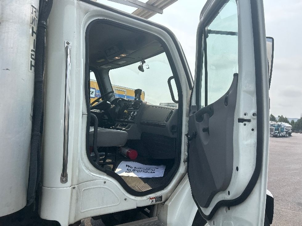 Refrigerated Truck-Light and Medium Duty Trucks-Freightliner-2022-M2-Sturtevant-WI-257,149\n\t\tmiles-$ 46,250 - Image 20