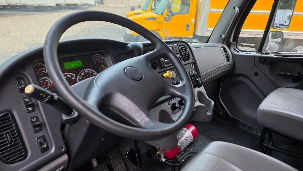 Refrigerated Truck-Light and Medium Duty Trucks-Freightliner-2022-M2-Suwanee-GA-266,452\n\t\tmiles-$ 56,000 - Image 17