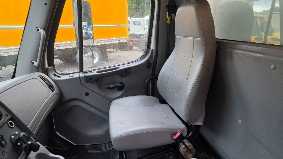 Refrigerated Truck-Light and Medium Duty Trucks-Freightliner-2022-M2-Suwanee-GA-266,452\n\t\tmiles-$ 56,000 - Image 19