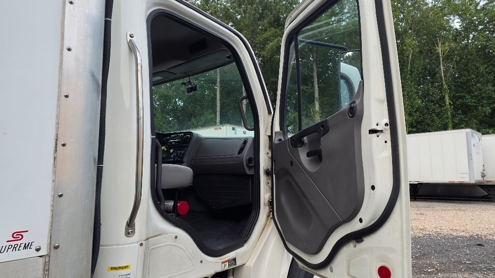 Refrigerated Truck-Light and Medium Duty Trucks-Freightliner-2022-M2-Suwanee-GA-266,452\n\t\tmiles-$ 56,000 - Image 20