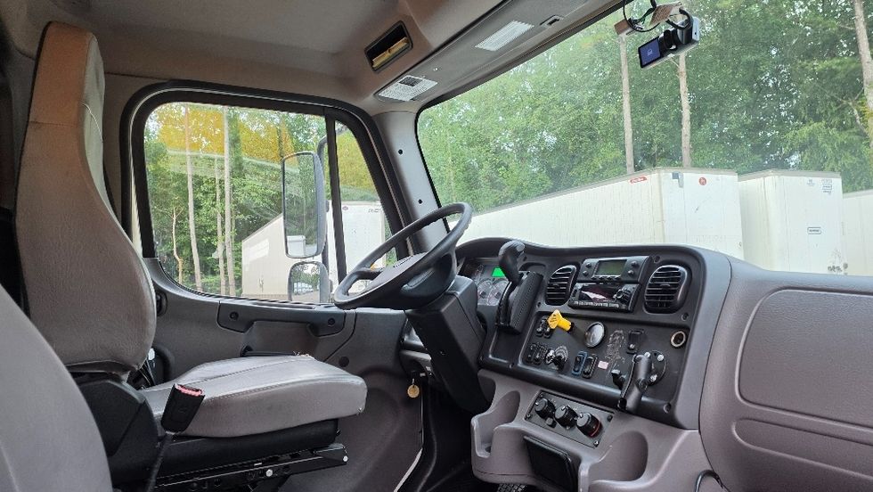 Refrigerated Truck-Light and Medium Duty Trucks-Freightliner-2022-M2-Suwanee-GA-266,452\n\t\tmiles-$ 56,000 - Image 22
