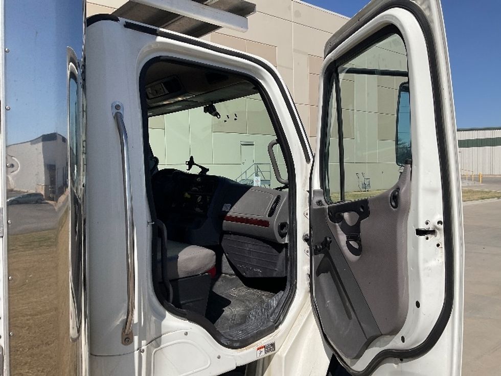 Refrigerated Truck-Light and Medium Duty Trucks-Freightliner-2022-M2-Tulsa-OK-216,201\n\t\tmiles-$ 57,750 - Image 19
