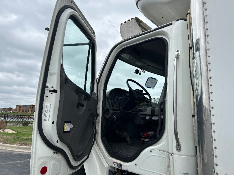 Refrigerated Truck-Light and Medium Duty Trucks-Freightliner-2022-M2-Windsor-WI-183,195\n\t\tmiles-$ 77,750 - Image 16
