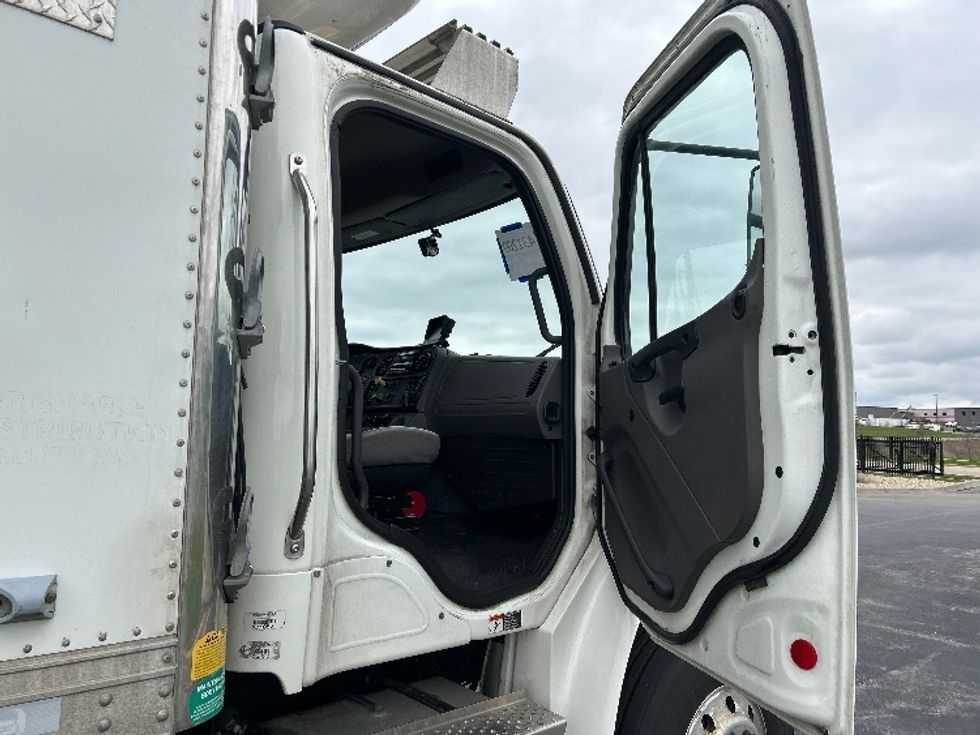 Refrigerated Truck-Light and Medium Duty Trucks-Freightliner-2022-M2-Windsor-WI-183,195\n\t\tmiles-$ 77,750 - Image 20