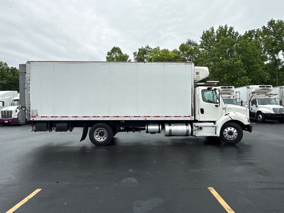 Refrigerated Truck-Light and Medium Duty Trucks-Freightliner-2022-M211242S-Jessup-MD-418,727\n\t\tmiles-$ 81,000 - Image 15