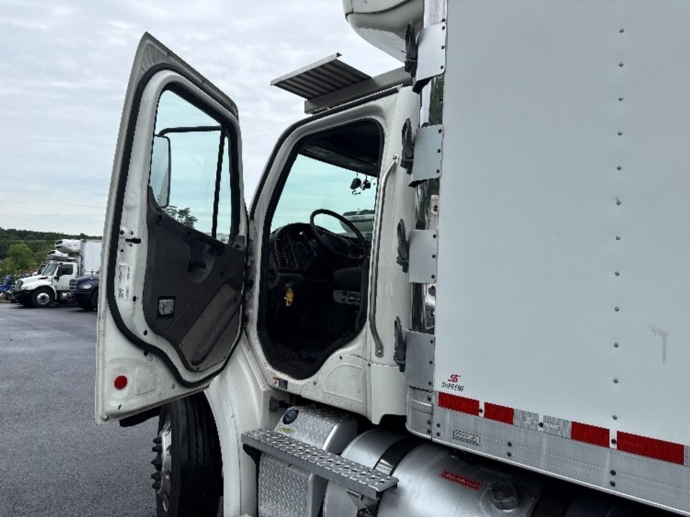 Refrigerated Truck-Light and Medium Duty Trucks-Freightliner-2022-M211242S-Jessup-MD-418,727\n\t\tmiles-$ 81,000 - Image 16