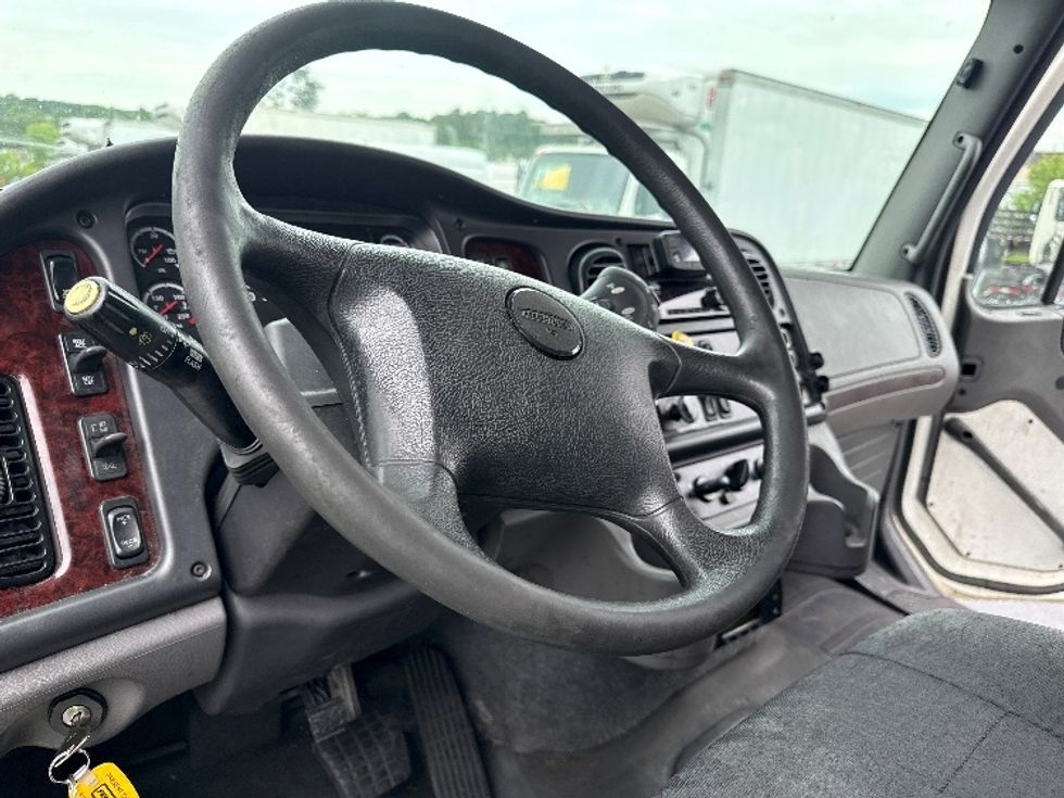 Refrigerated Truck-Light and Medium Duty Trucks-Freightliner-2022-M211242S-Jessup-MD-418,727\n\t\tmiles-$ 81,000 - Image 17