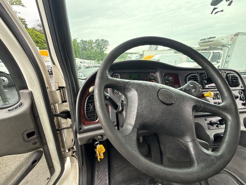Refrigerated Truck-Light and Medium Duty Trucks-Freightliner-2022-M211242S-Jessup-MD-418,727\n\t\tmiles-$ 81,000 - Image 18