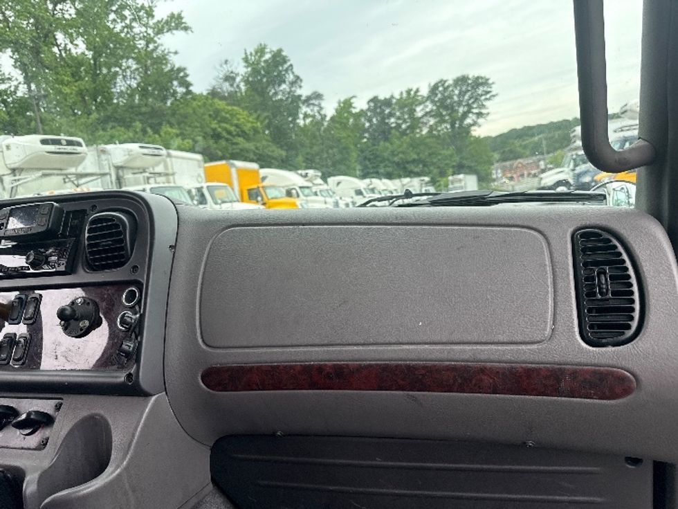 Refrigerated Truck-Light and Medium Duty Trucks-Freightliner-2022-M211242S-Jessup-MD-418,727\n\t\tmiles-$ 81,000 - Image 21