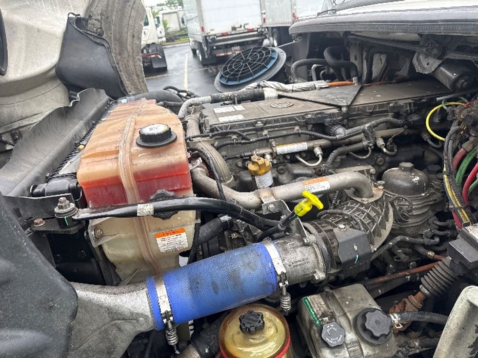 Refrigerated Truck-Light and Medium Duty Trucks-Freightliner-2022-M211242S-Jessup-MD-418,727\n\t\tmiles-$ 81,000 - Image 24