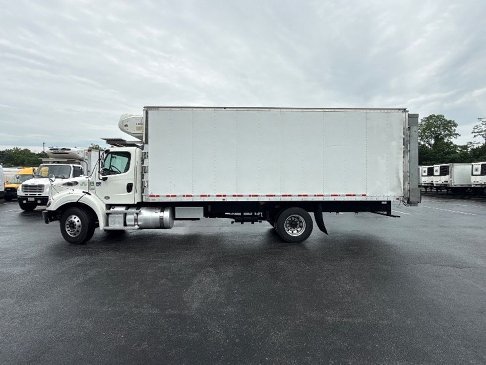 Refrigerated Truck-Light and Medium Duty Trucks-Freightliner-2022-M211242S-Jessup-MD-418,727\n\t\tmiles-$ 81,000 - Image 4