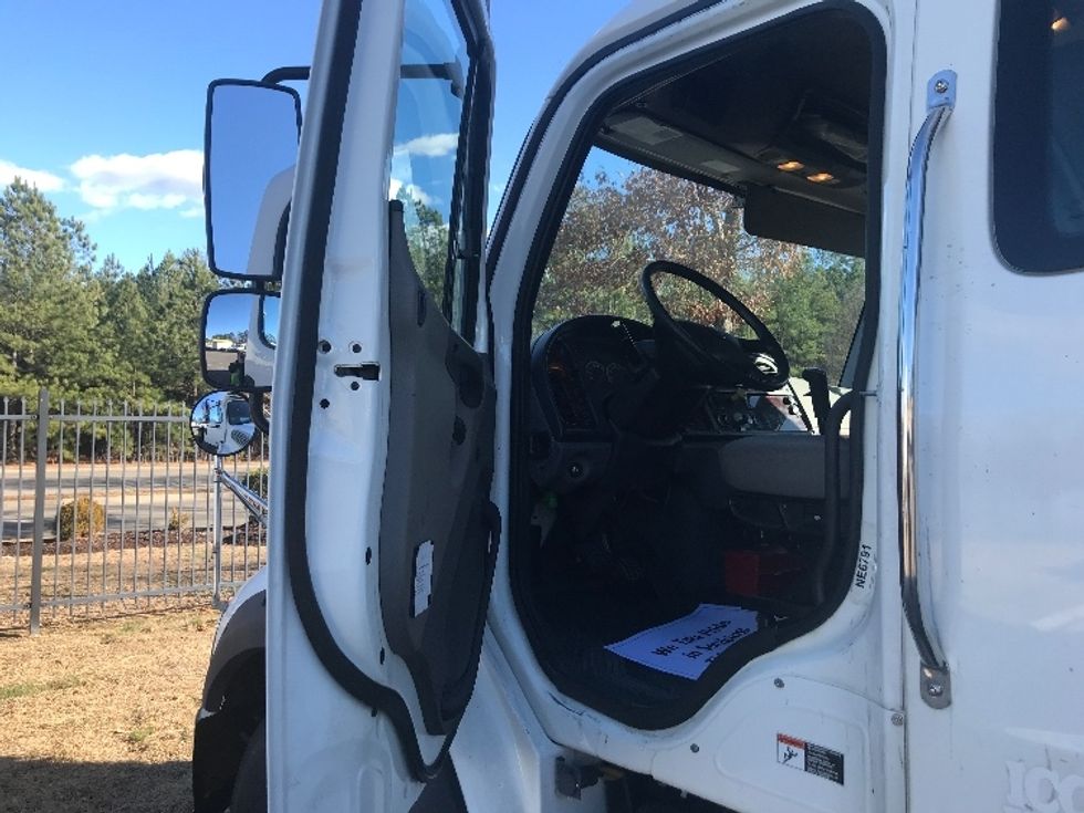 Refrigerated Truck-Light and Medium Duty Trucks-Freightliner-2022-M211264S-Prince George-VA-234,162\n\t\tmiles-$ 130,250 - Image 16