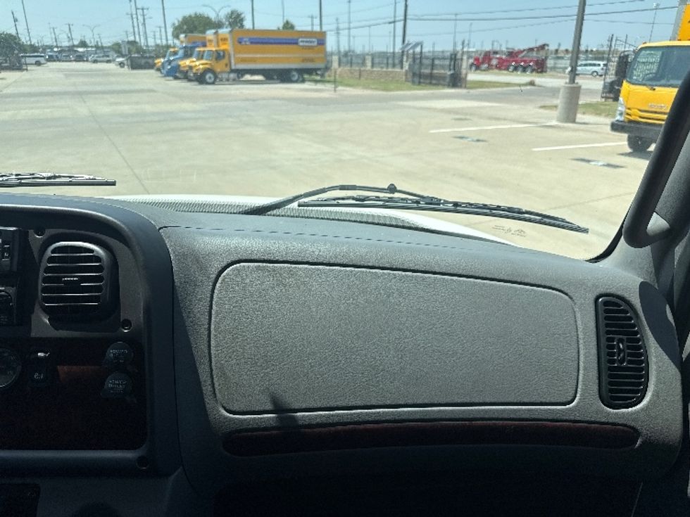 Refrigerated Truck-Light and Medium Duty Trucks-Freightliner-2023-M2-Arlington-TX-89,200\n\t\tmiles-$ 75,500 - Image 18