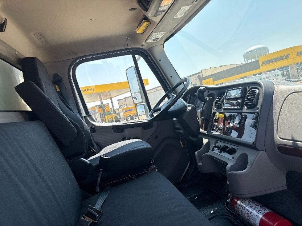 Refrigerated Truck-Light and Medium Duty Trucks-Freightliner-2023-M2-Arlington-TX-89,200\n\t\tmiles-$ 75,500 - Image 19