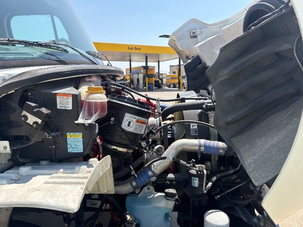 Refrigerated Truck-Light and Medium Duty Trucks-Freightliner-2023-M2-Arlington-TX-89,200\n\t\tmiles-$ 75,500 - Image 20