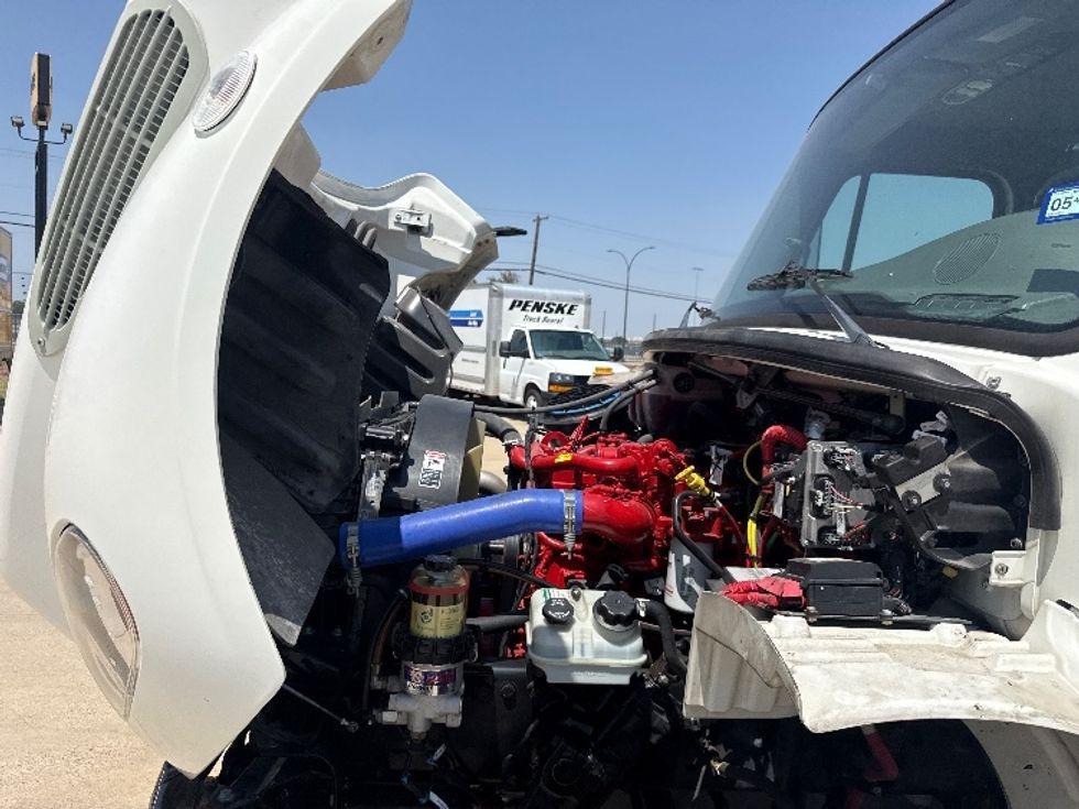 Refrigerated Truck-Light and Medium Duty Trucks-Freightliner-2023-M2-Arlington-TX-89,200\n\t\tmiles-$ 75,500 - Image 21