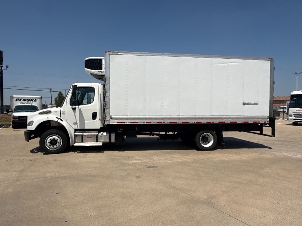 Refrigerated Truck-Light and Medium Duty Trucks-Freightliner-2023-M2-Arlington-TX-89,200\n\t\tmiles-$ 75,500 - Image 4