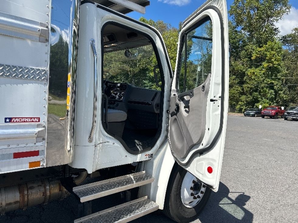 Refrigerated Truck-Light and Medium Duty Trucks-Freightliner-2023-M2-Atlanta-GA-238,832\n\t\tmiles-$ 74,750 - Image 19