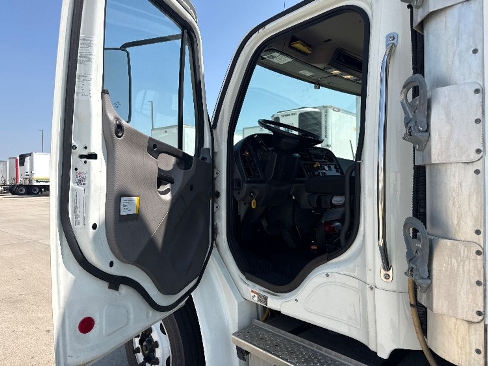 Refrigerated Truck-Light and Medium Duty Trucks-Freightliner-2023-M2-Fort Worth-TX-69,264\n\t\tmiles-$ 84,000 - Image 13