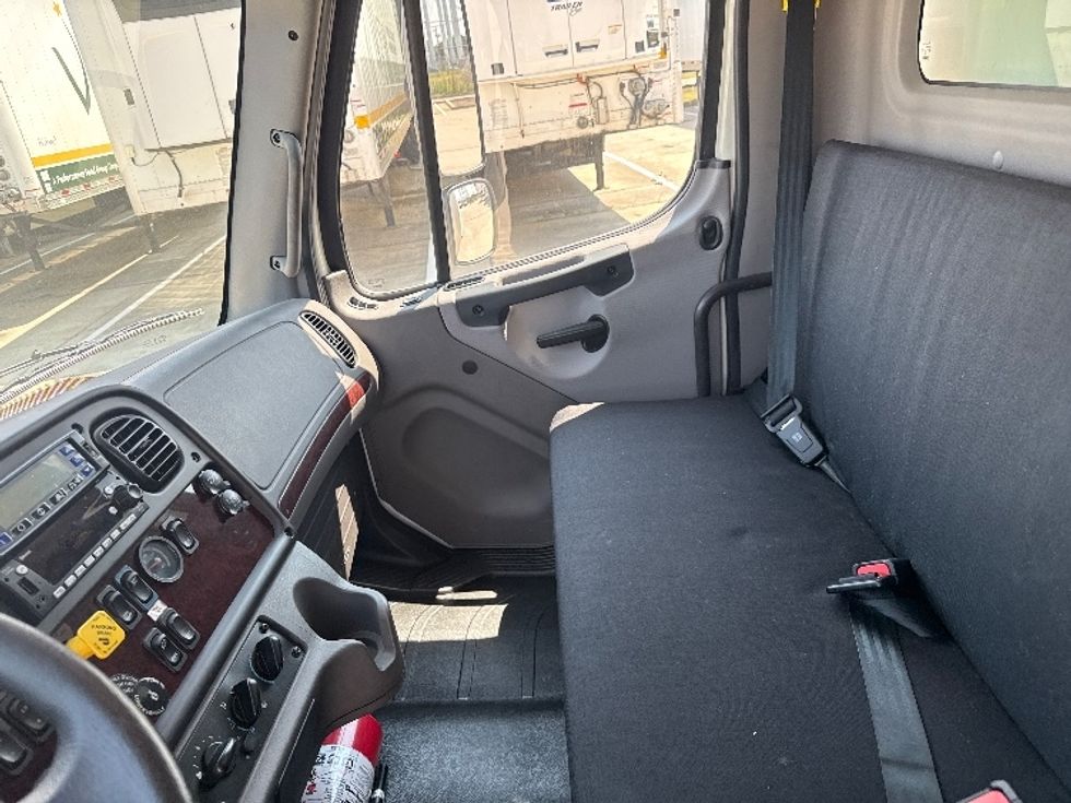 Refrigerated Truck-Light and Medium Duty Trucks-Freightliner-2023-M2-Fort Worth-TX-69,264\n\t\tmiles-$ 84,000 - Image 16