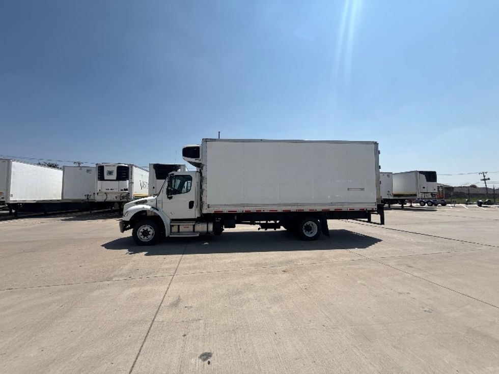 Refrigerated Truck-Light and Medium Duty Trucks-Freightliner-2023-M2-Fort Worth-TX-69,264\n\t\tmiles-$ 84,000 - Image 4